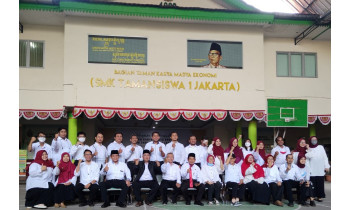 Upacara Peringatan Kemerdekaan Indonesia Ke-77 di SMK Tamansiswa 1 Jakarta